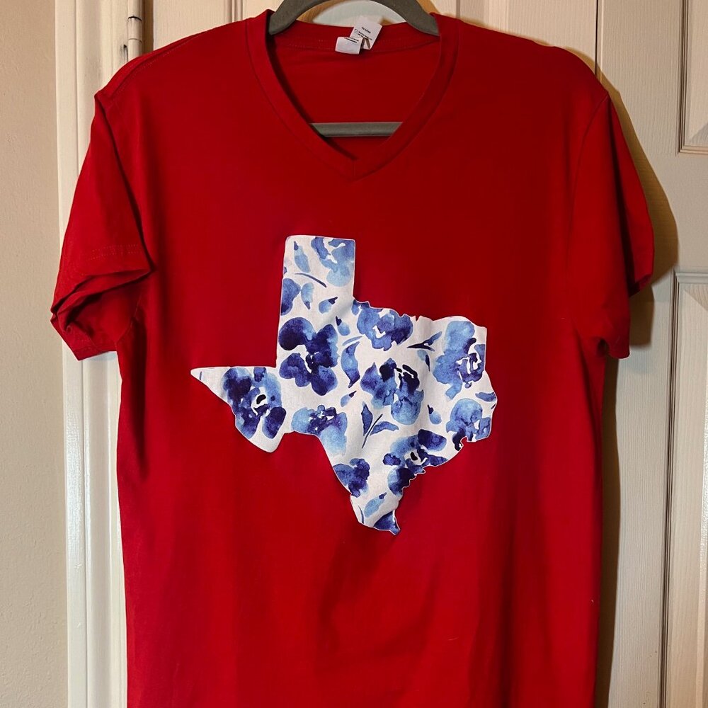 NEW Red Texas Graphic T-Shirt Blue Floral State Design Short Sleeve Tee Medium